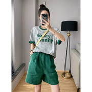 绿色字母印花T恤+高腰宽松短裤两件套女夏季2023欧洲站欧货潮