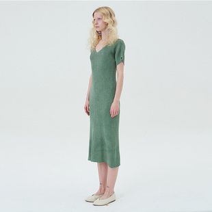 原创设计Lou de Nannan秋季淡绿色亮丝v领罗纹简约修身针织连衣裙