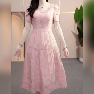 粉色洋气减龄连衣裙夏季2024遮肉显瘦中长款气质印花妈妈裙子