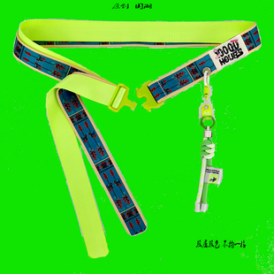 荧光绿双条嘻哈风腰带，装饰白色机能插扣个性，字母橘色新潮挂件裤带