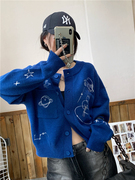 刺绣设计感宝蓝色毛衣外套，女北极绒宽松宇宙针织开衫2022秋季