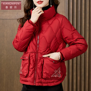 高端奢华红色洋气立领白鹅绒(白鹅绒)羽绒服，女2022冬季短款气质外套