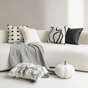 高级感黑白色抱枕套现代简约客厅沙发靠垫羊毛混纺狐狸毛皮革靠枕