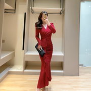 红色连衣裙春季时尚V领荷叶边长袖修身显瘦遮肚鱼尾裙中长裙