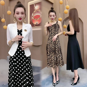 网红时尚吊带连衣裙女2023年春夏，韩版显瘦性感a型裙子潮
