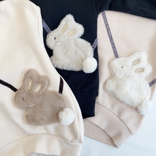 100-130日系pm女童三色毛毛兔，装饰斜跨包抓绒套头卫衣