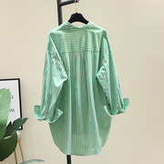 中长款绿色条纹衬衫女2024年春秋季韩版宽松长袖衬衣小众上衣