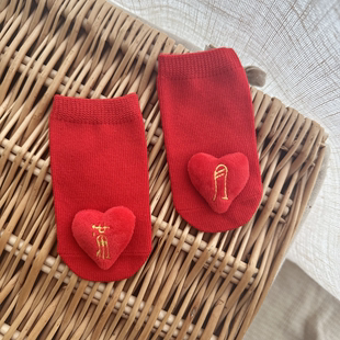 新生婴儿宝宝大红色纯棉喜庆可爱满月凹造型，立体袜春秋直板袜爱心
