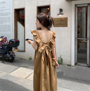 飞飞袖连衣裙女夏季2024蝴蝶结，绑带设计感法式露背气质长裙子