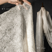 白立体(白立体)玫瑰压花，褶皱天丝纱透视蕾丝，雪纺婚纱礼服连衣裙设计师面料