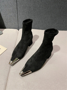 2023秋季韩版绒面套筒金属尖头，短靴显瘦粗跟女靴子，时装靴黑色