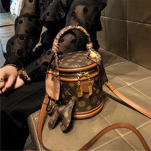香港品牌包包女士2023时尚手提单肩包真皮斜跨圆筒水桶包小包