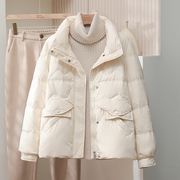 短款轻薄羽绒服女2024年韩版时尚洋气，立领欧货白鸭绒(白鸭绒)保暖外套