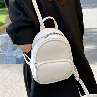 今年流行包包春夏2023女士洋气，白色双肩包时尚(包时尚，)旅行双背包包袋