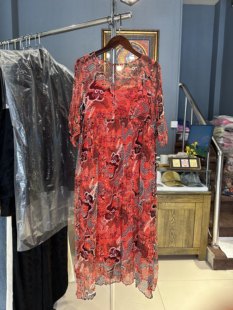 红色鲜艳花色褶皱真丝长款宽松版连衣裙长裙双层v领镶钻高品质