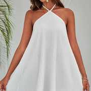 外单白色连衣裙甜美露肩，挂脖吊带裙显瘦性感