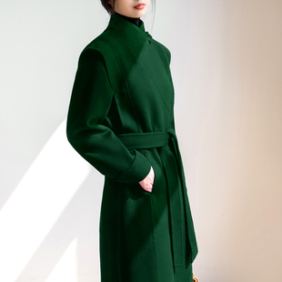 高级感绿色立领盘扣双面羊绒，大衣女中长款新中式，直筒系带毛呢外套