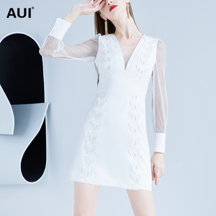 aui白色气质v领网纱连衣裙，女2023春装欧洲站设计感性感包臀裙