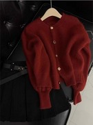 酒红色小香风短款毛衣，外套女秋冬高级感宽松慵懒洋气针织开衫