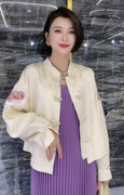 新中式2024年春装流行女装，外套上衣缎面，提花盘扣装饰洋气减龄