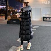 黑色大毛领羽绒服，女长款过膝2022冬季韩版面包，服加厚外套