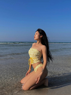 韩国ins小碎花淡黄色，抹胸性感比基尼绑带，可爱网红度假温泉泳衣女