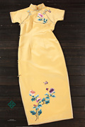 茧玥传统哑光黄色时尚绣花修身显瘦复古连肩短袖手工定制旗袍