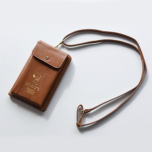 日本杂志 咖啡棕史努比休闲百搭皮革 单肩斜跨包手机护照零钱卡包