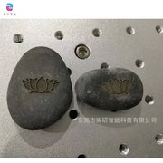 鹅卵石头激光雕刻打标机，三眼至尊手镯手串珠，工艺品刻字镭雕机