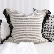 设计师侘寂风米白色流苏靠垫黑白，皮质拼接质感肌理样板间沙发抱枕