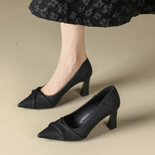 黑色软皮高跟鞋女粗跟春法式7厘米，简约浅口尖头，上班面试工作单鞋