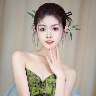 中式新娘头饰古典民族，风翠绿色竹叶琉璃简约流苏，发簪秀禾结婚礼服