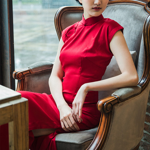 复古新中式传统红色暗纹新娘，修身长款敬酒服旗袍，日常小礼服中国红