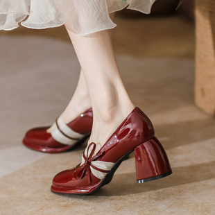 甜美蝴蝶结高跟鞋女粗跟红色婚鞋2024春季法式漆皮玛丽珍单鞋