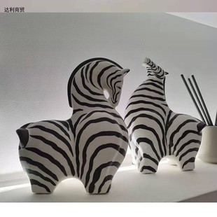 欧式手绘斑马黑白马现代简约创意动物摆件陶瓷家居装饰玄关工艺品