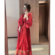 05-031红色连衣裙2023春女装，宽松收腰气质，法式设计感网纱裙子