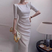早春白色长袖连衣裙女收腰法式高级感赫本风小众设计一字肩长裙