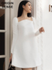 一字船领气质女神范儿超短露腿长袖扣子装饰优雅纯白色A字减龄裙