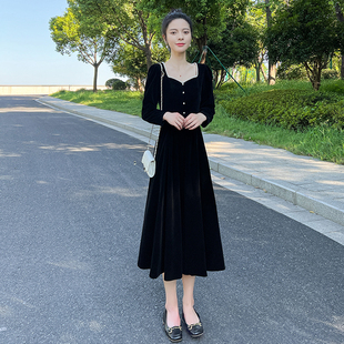 法式赫本风长袖连衣裙，女秋季2023收腰显瘦气质金丝绒黑色长裙