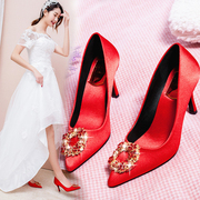 结婚鞋子女士婚鞋女低跟红色水钻韩版细跟尖头，高跟鞋敬酒新娘上轿