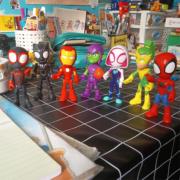 孩之宝漫威蜘蛛侠和他的神奇朋友们钢铁侠公仔玩具4寸关节可动