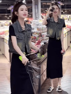 网红韩系穿搭无袖牛仔马甲，搭配黑色连衣，裙子夏季女装2024