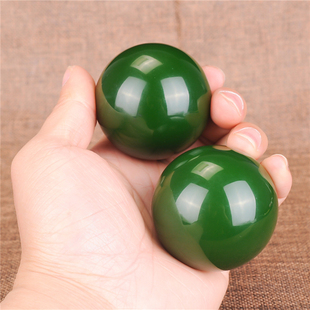 新疆和田羊脂碧玉健身球，手把件菠菜，绿色玉石手把件圆手球蜀黎
