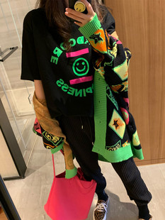 韩国2024夏季女装，绿色字母荧光粉撞色宽松黑色，短袖t恤
