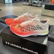 安德玛UA男士竞速跑鞋碳板鞋网眼透气超轻长跑鞋3026801-101
