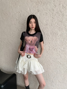 甜蜜辣妹创意小熊圆领露腰短袖短款T恤+白色不规则百褶半身裙夏