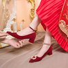 一字带红色婚鞋粗跟2022年新娘鞋平底加绒秀禾婚纱两穿不累脚