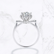 18K白金进口高碳钻石戒指奢华猫耳朵缠绕玫瑰花苞婚戒道具1.2钻戒