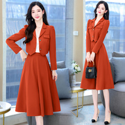 橘红色高级感气质西装套装女2023秋短款外套百褶裙两件套