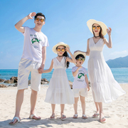 亲子装夏装一家三口海边度假沙滩，裙母女装连衣裙白色超仙洋气长裙